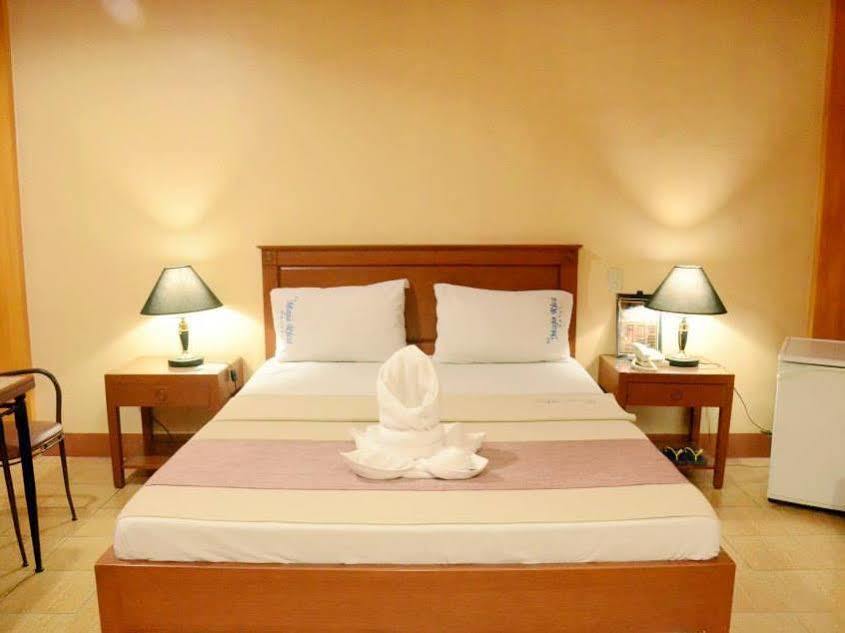 La Maja Rica Hotel Tarlac City Zewnętrze zdjęcie