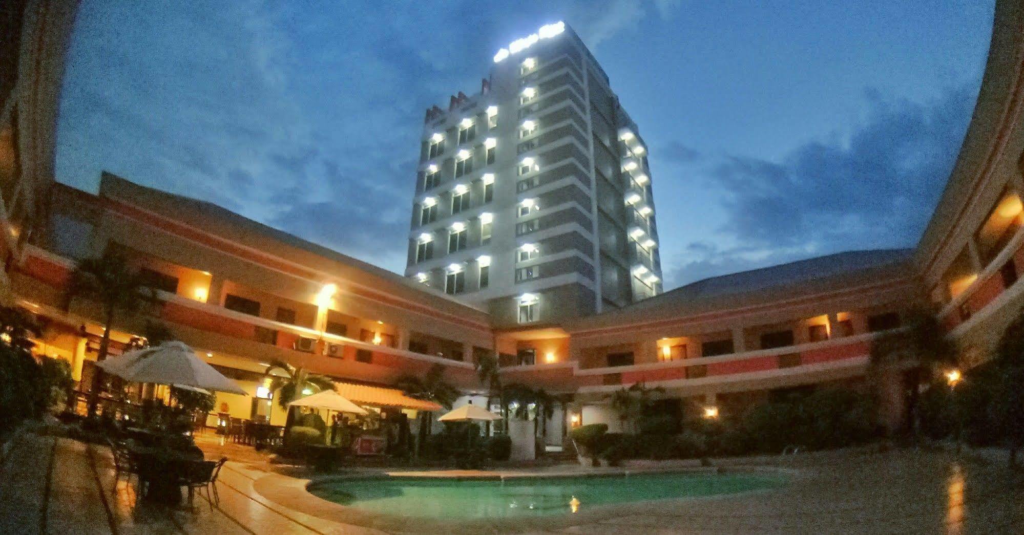 La Maja Rica Hotel Tarlac City Zewnętrze zdjęcie